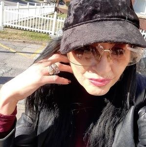 Meet your Posher, Sheila